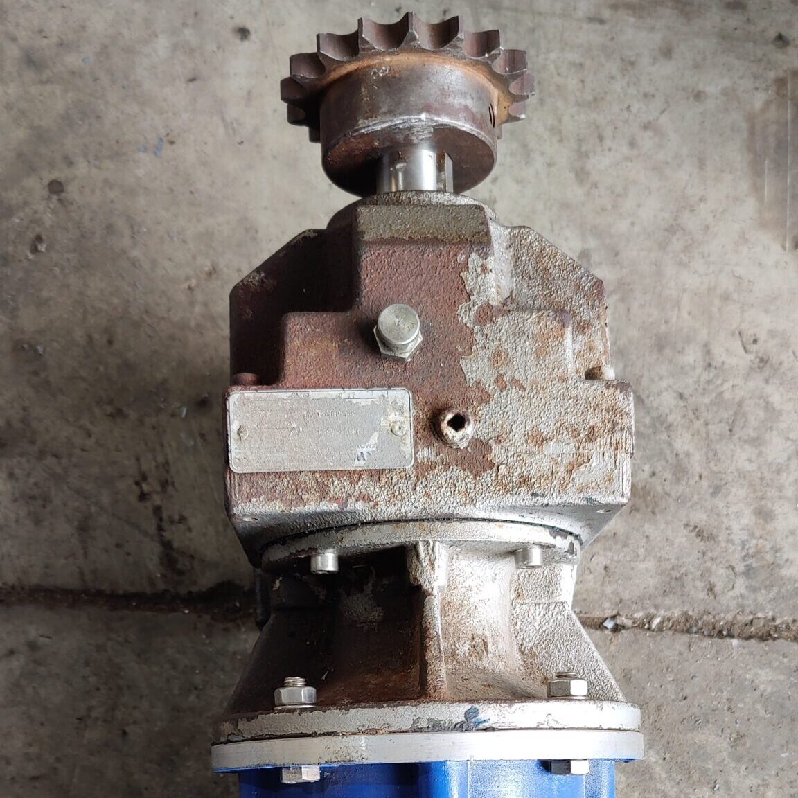 IMG_20240325_171504 Motor electric cu reductor EMK 0.37kW 51rpm - imagine 1