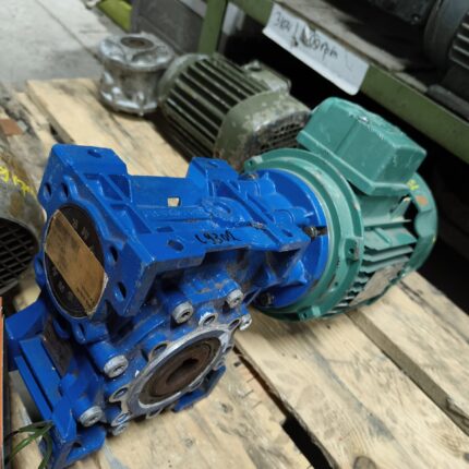 Motor electric cu reductor Motovario 0.75kW 94rpm