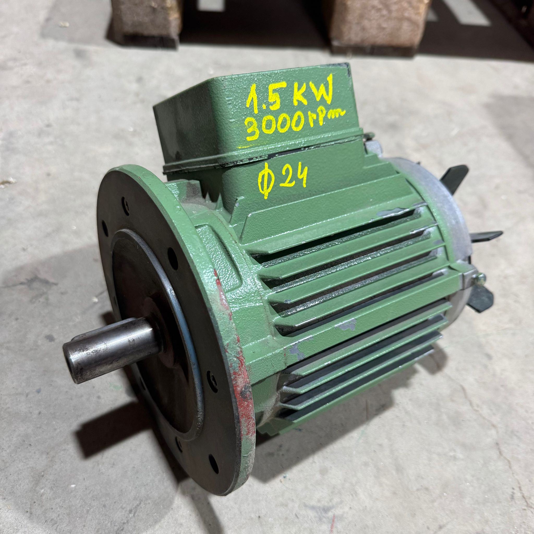 WhatsApp Image 2026-04-14 at 15.09.57 (1) Motor electric trifazat AEG, 1.5kW 3000rpm - imagine 1