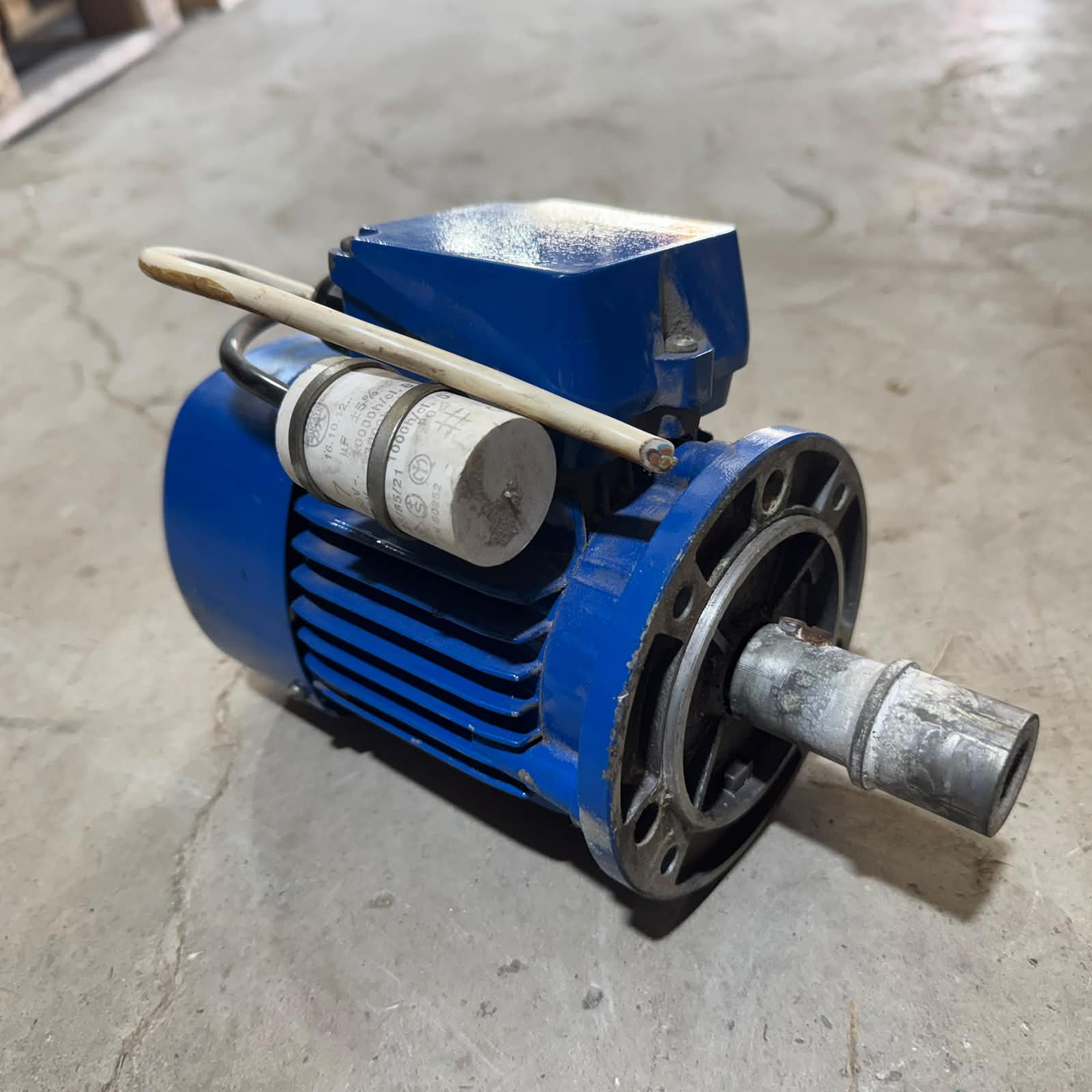 WhatsApp Image 2026-06-16 at 16.32.05 (1) Motor electric trifazat romanesc, 0.12kW 3000rpm - imagine 1