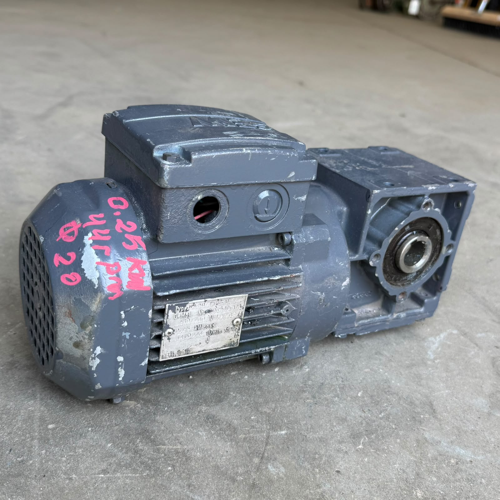WhatsApp Image 2026-07-21 at 12.02.48 Motor electric trifazat cu reductor SEW 0.25kW 44rpm - imagine 1
