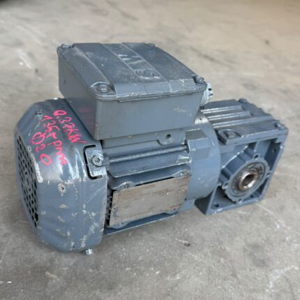 Motor electric trifazat cu reductor SEW 0.37kW 135rpm