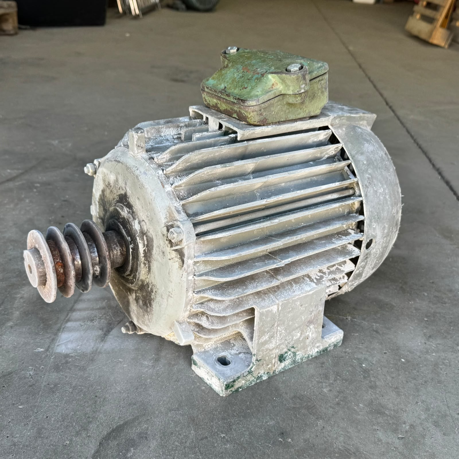 WhatsApp Image 2026-08-15 at 10.16.26 Motor electric trifazat Romanesc, 1.5kW 3000rpm - imagine 1